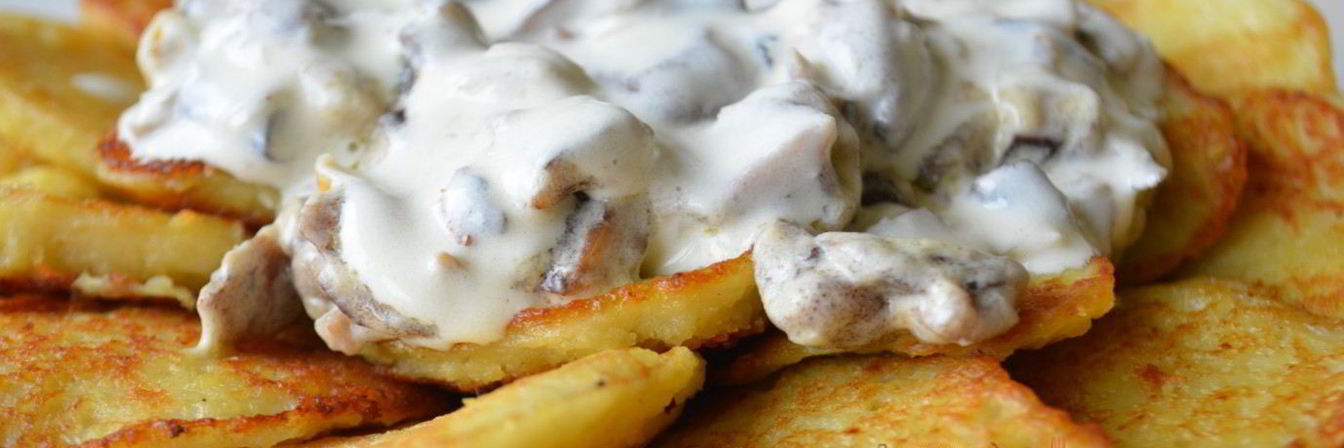 Драники из картошки с грибным соусом