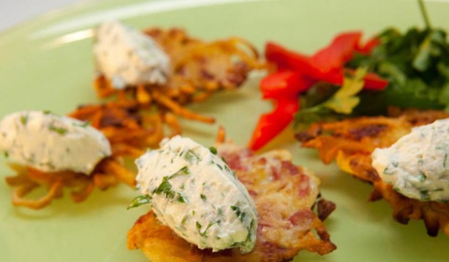 Рецепт драников с колбасой и сырной пастой