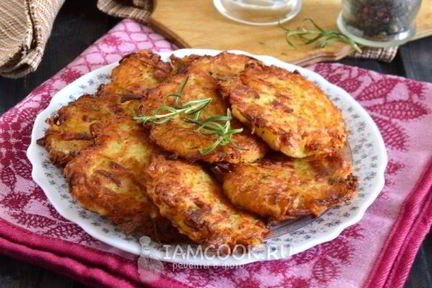 Драники с вареной колбасой