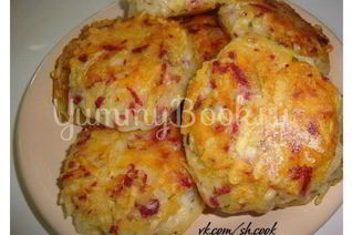 Драники с ветчиной, сыром и зеленью