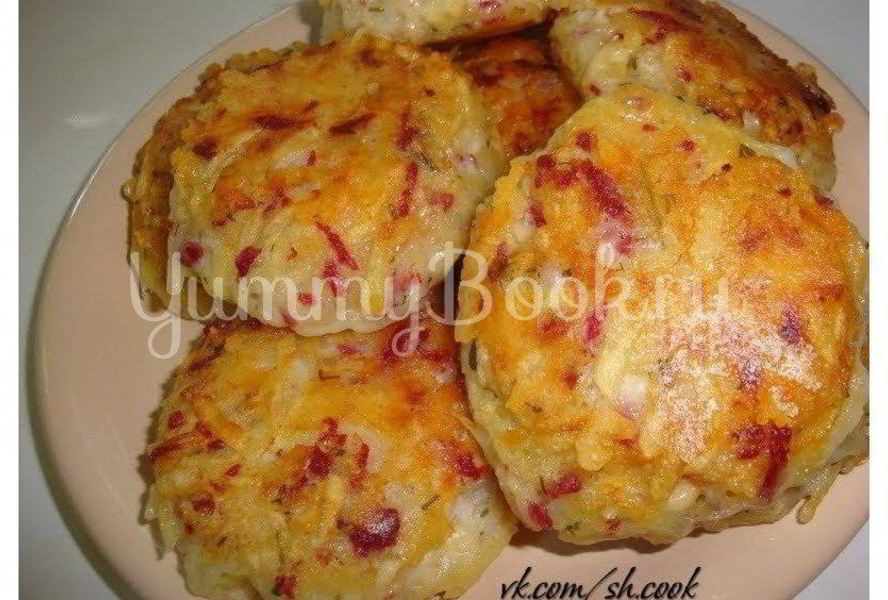 Драники с ветчиной, сыром и зеленью