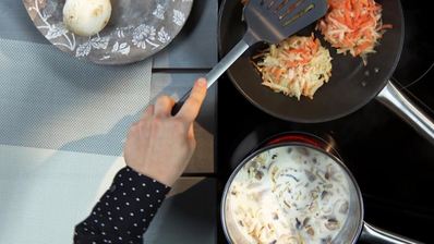 картофельно-морковные драники с грибным соусом