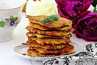 Картофельные драники с колбасой и сыром