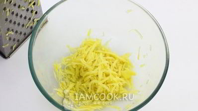 картофельные драники с колбасой и сыром