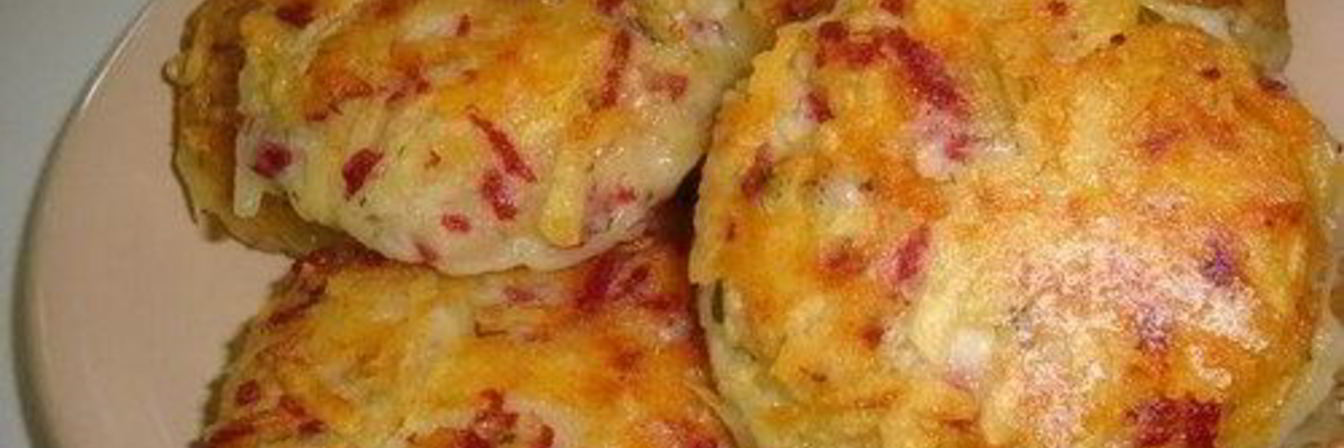 Картофельные драники с сыром и ветчиной