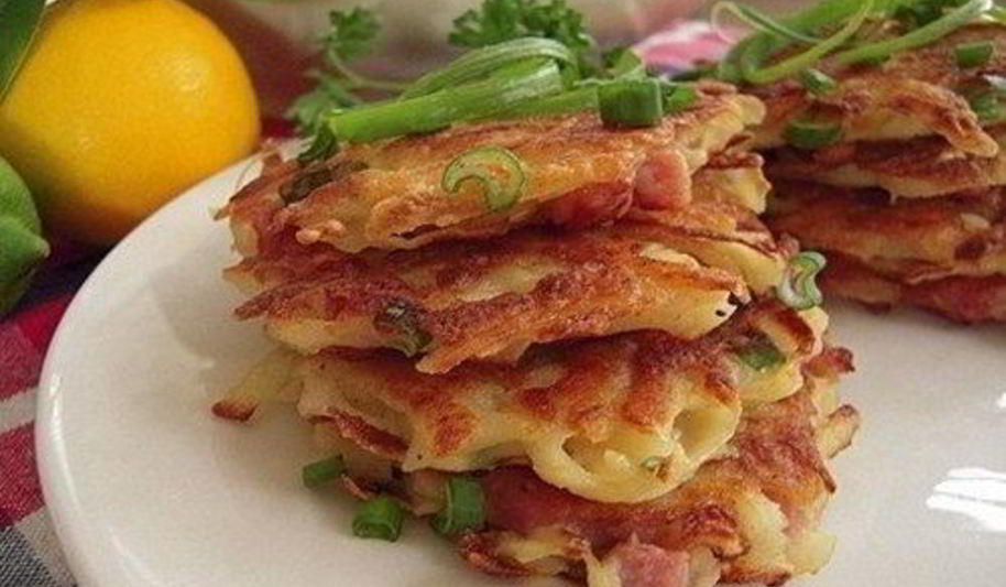 Рецепт картофельных драников с вареной колбасой