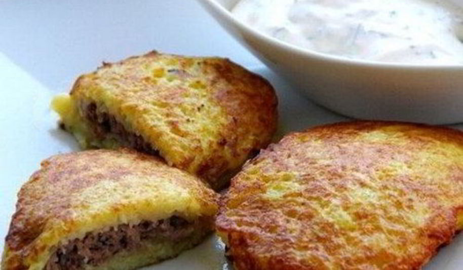 Рецепт колдунов с мясной начинкой в грибном соусе