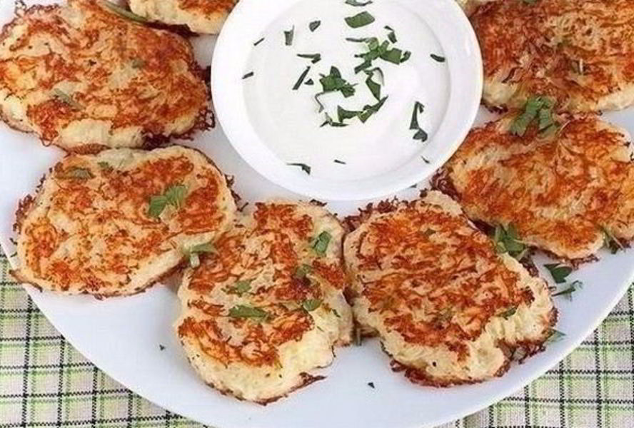 Простые картофельные драники с луком