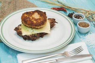 Сэндвич с консервированной ветчиной и драником