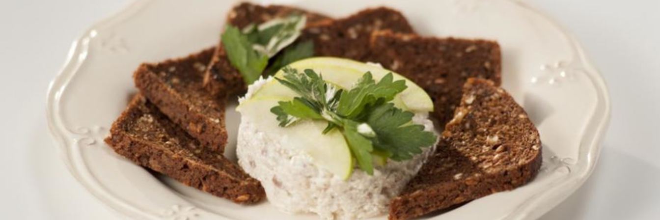 Форшмак с зерновым хлебом