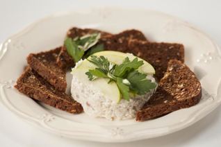 Форшмак с зерновым хлебом