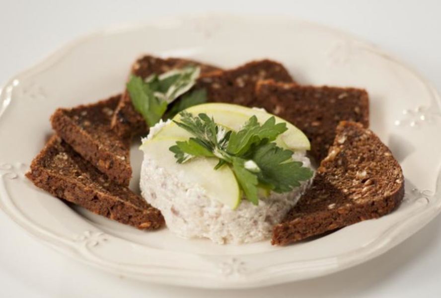 Форшмак с зерновым хлебом