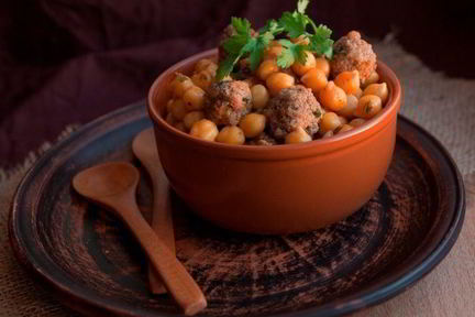Ароматный нут с фрикадельками
