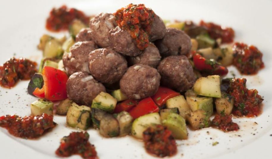 Рецепт домашних фрикаделек с пряным рататуем