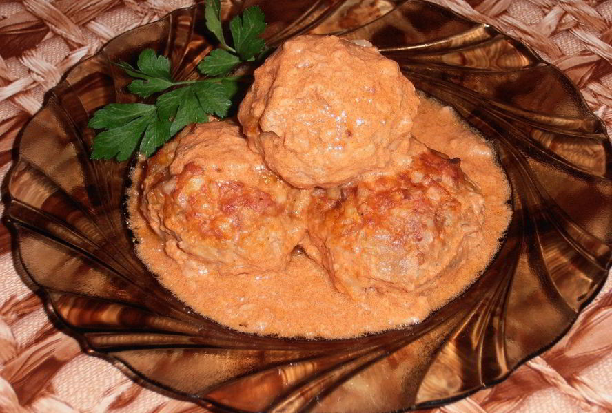 Фрикадельки из фарша с рисом