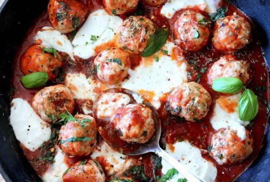 Фрикадельки из индейки в остром томатном соусе