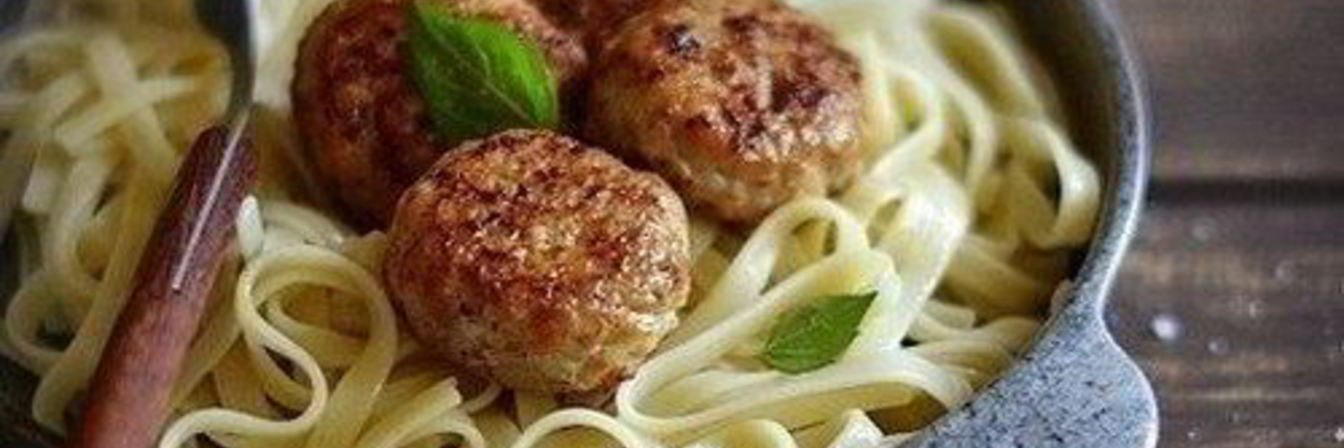 Фрикадельки из куриного фарша с яблоком