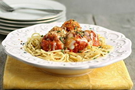 Фрикадельки из куриного филе в томате