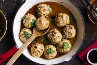 Фрикадельки из курицы в азиатском стиле в духовке