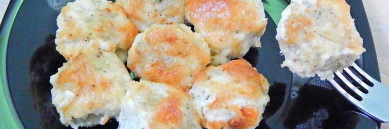 Фрикадельки из минтая в сырно-майонезном соусе