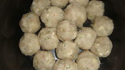 фрикадельки из минтая в сырно-майонезном соусе