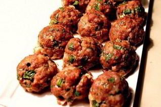 Фрикадельки из мясного фарша по-турецки