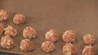 фрикадельки на шпажках с сыром