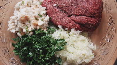 фрикадельки на шпажке с томатным соусом