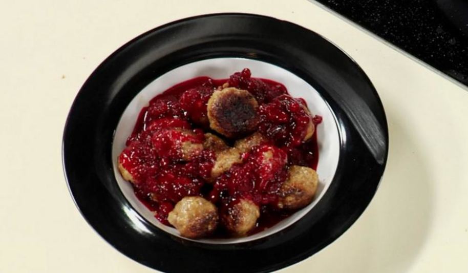 Рецепт фрикаделек с брусничным соусом