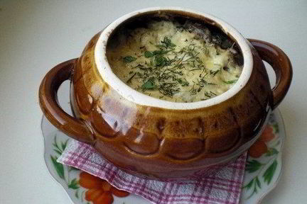 Фрикадельки с грибами и картофелем под сыром