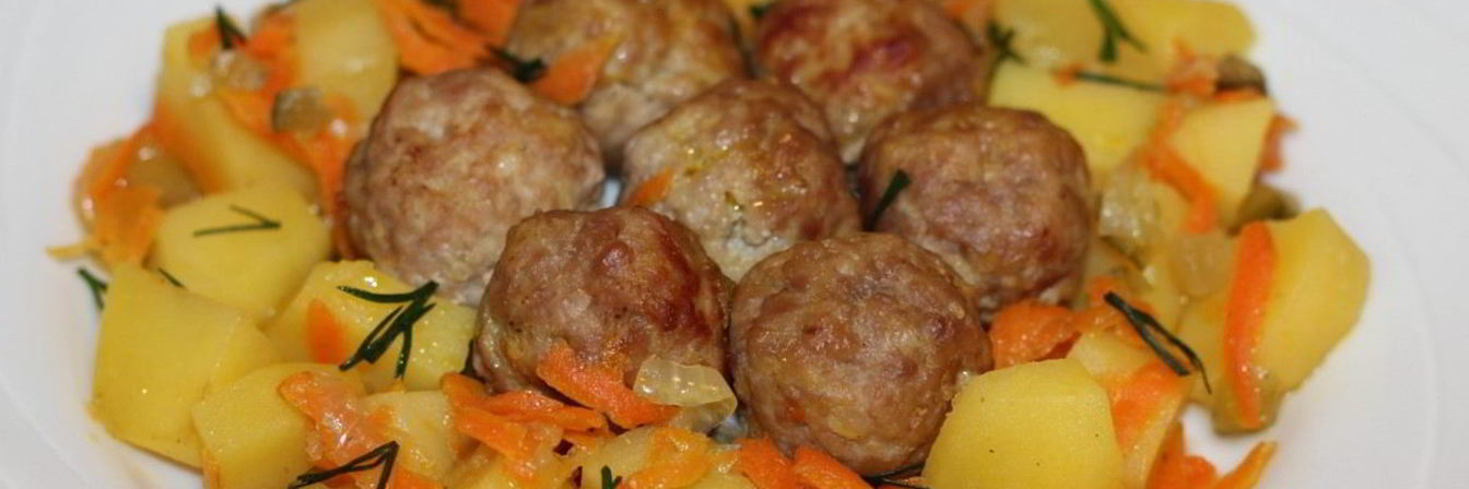 Фрикадельки с картофелем в горшочках