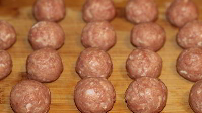 фрикадельки с картофелем в горшочках