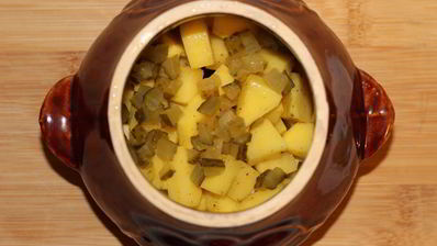 фрикадельки с картофелем в горшочках