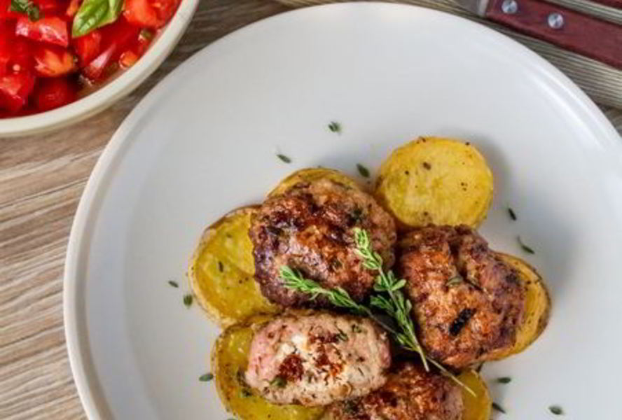 Фрикадельки с начинкой в средиземноморском стиле