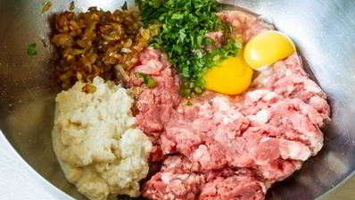 фрикадельки с начинкой в средиземноморском стиле