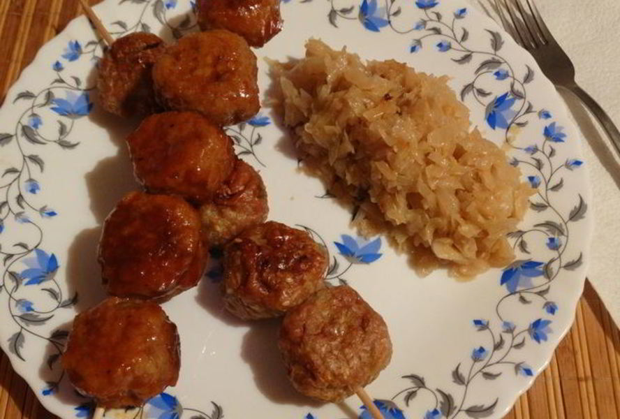 Фрикадельки с овощами и кунжутом