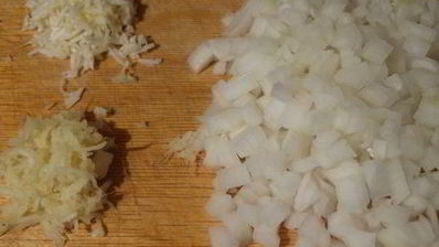 фрикадельки с овощами и кунжутом