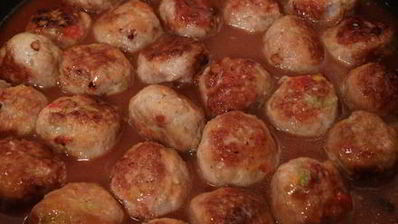 фрикадельки с овощами и кунжутом