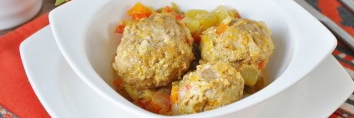 Фрикадельки с овощами и розмарином