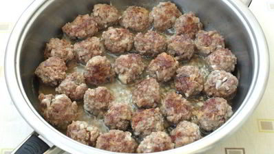 фрикадельки с овощным соусом