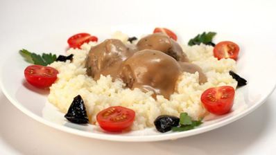 фрикадельки с рисом и школьной подливой