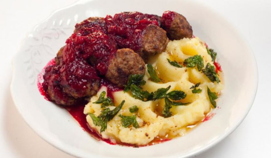 Рецепт фрикаделек в брусничном соусе