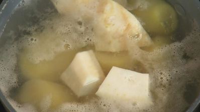 фрикадельки в брусничном соусе