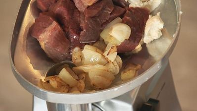 фрикадельки в брусничном соусе