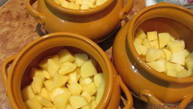 фрикадельки в горшочке