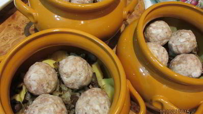 фрикадельки в горшочке