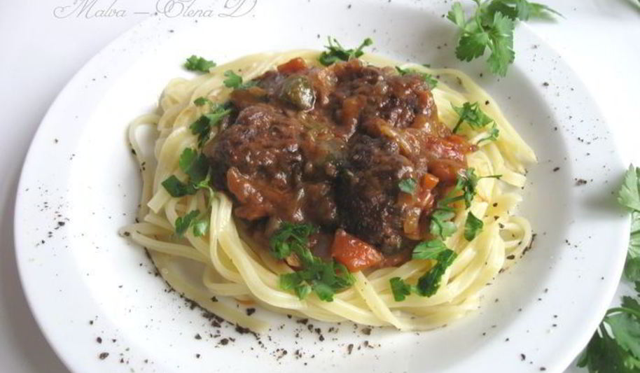 Рецепт фрикаделек в пикантном соусе с пастой