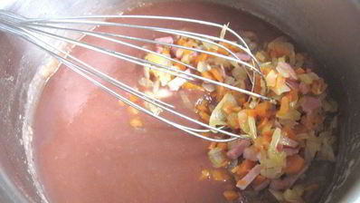 фрикадельки в пикантном соусе с пастой