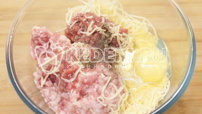 фрикадельки в томатном соусе с пастой