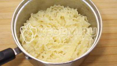 фрикадельки в томатном соусе с пастой